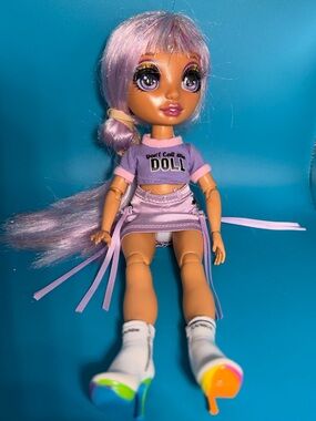Rainbow High Avery Styles fashion doll